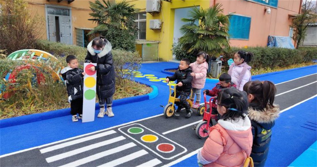 幼兒園場地設(shè)計，多利隆幼兒園專用地彈坪