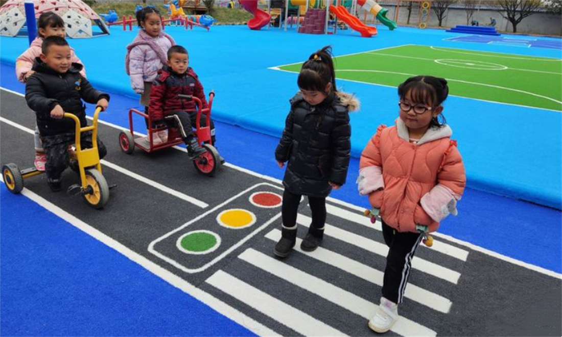 幼兒園場地設(shè)計，多利隆幼兒園專用地彈坪