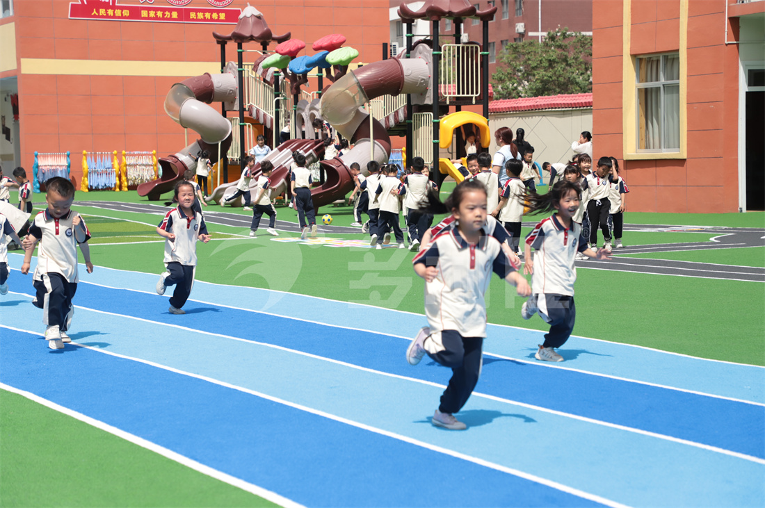 幼兒園戶外場(chǎng)地設(shè)計(jì)，幼兒園地彈坪